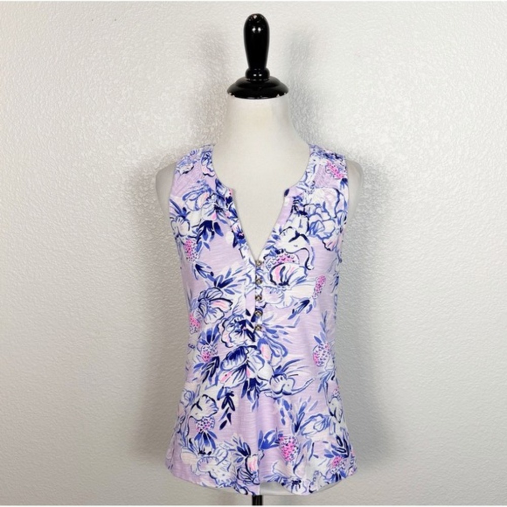 Lilly Pulitzer Size XS Essie Tank Top Sleeveless Shirt Trunks In The Air Print - Picture 1 of 7